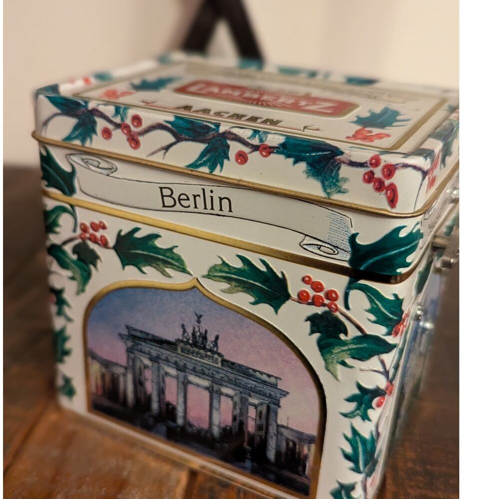 Lambertz Germany Musical Tin Can plays “White Christmas”